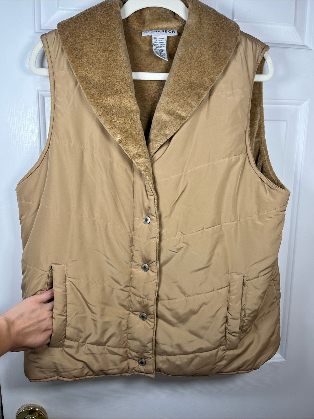 Sag Harbor Tan Quilted Vest with Plush Fur Collar (L) - Picture 5 of 13
